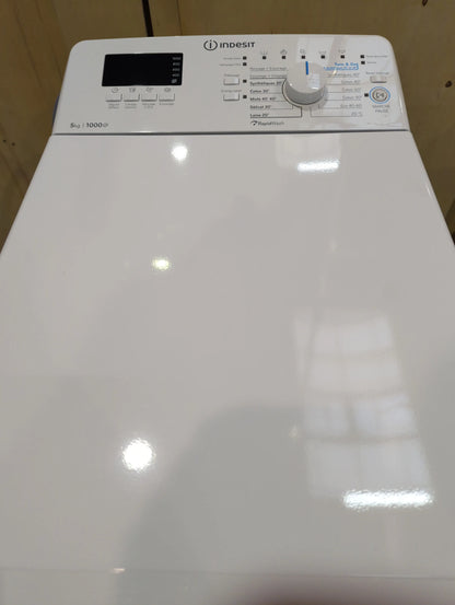 Lave-Linge Top 5 kg Reconditionné INDESIT BTWS50300FRN : vue du haut ouverture et commandes