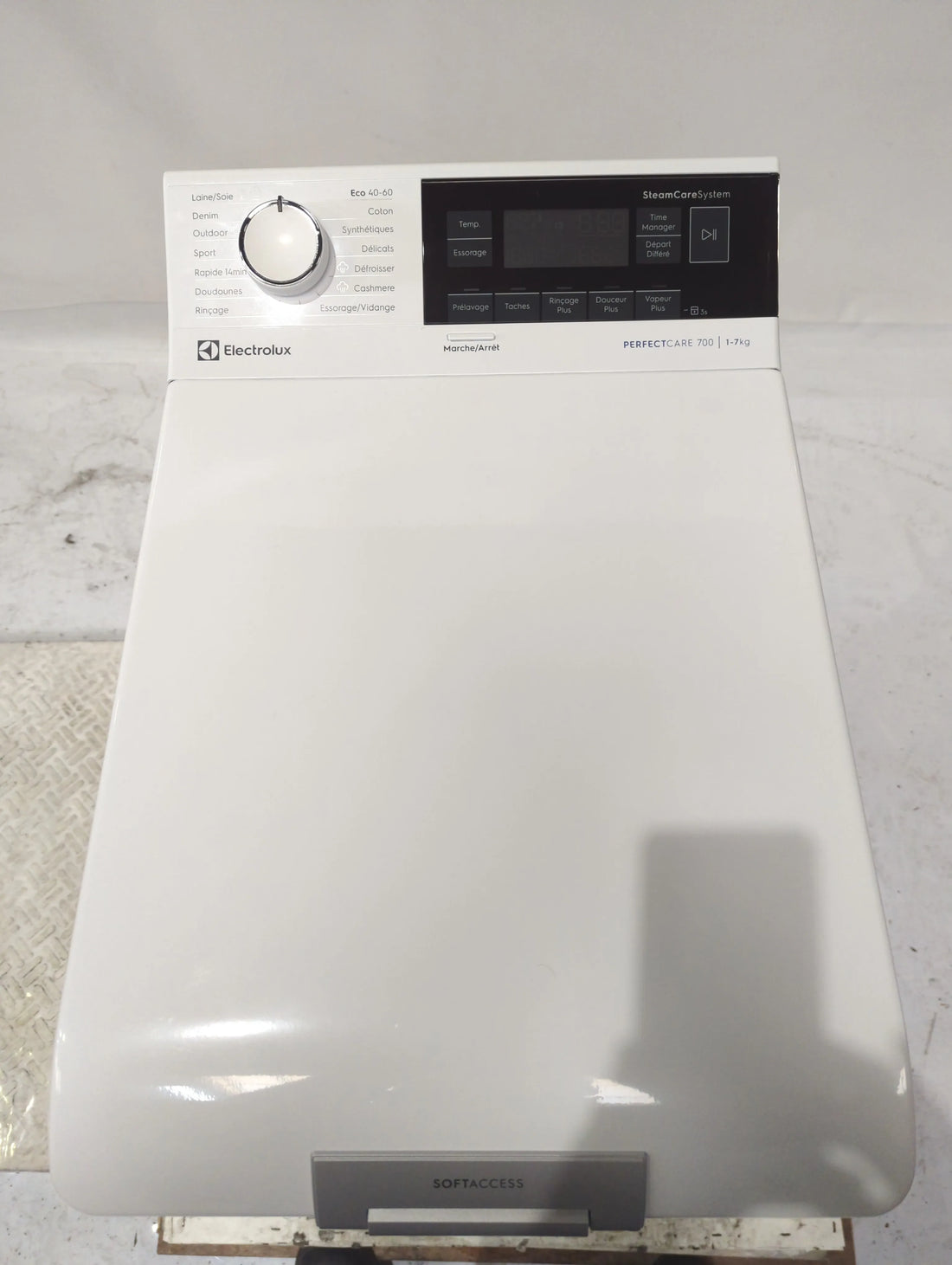Lave-Linge Top 7 kg Reconditionné ELECTROLUX EW7T3733DV : vue du haut ouverture et commandes