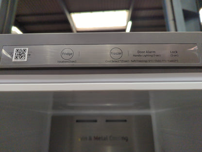 Réfrigérateur Avec Congélateur 406 L Reconditionné SAMSUNG RB41R7737S9 : vue de l'intérieur