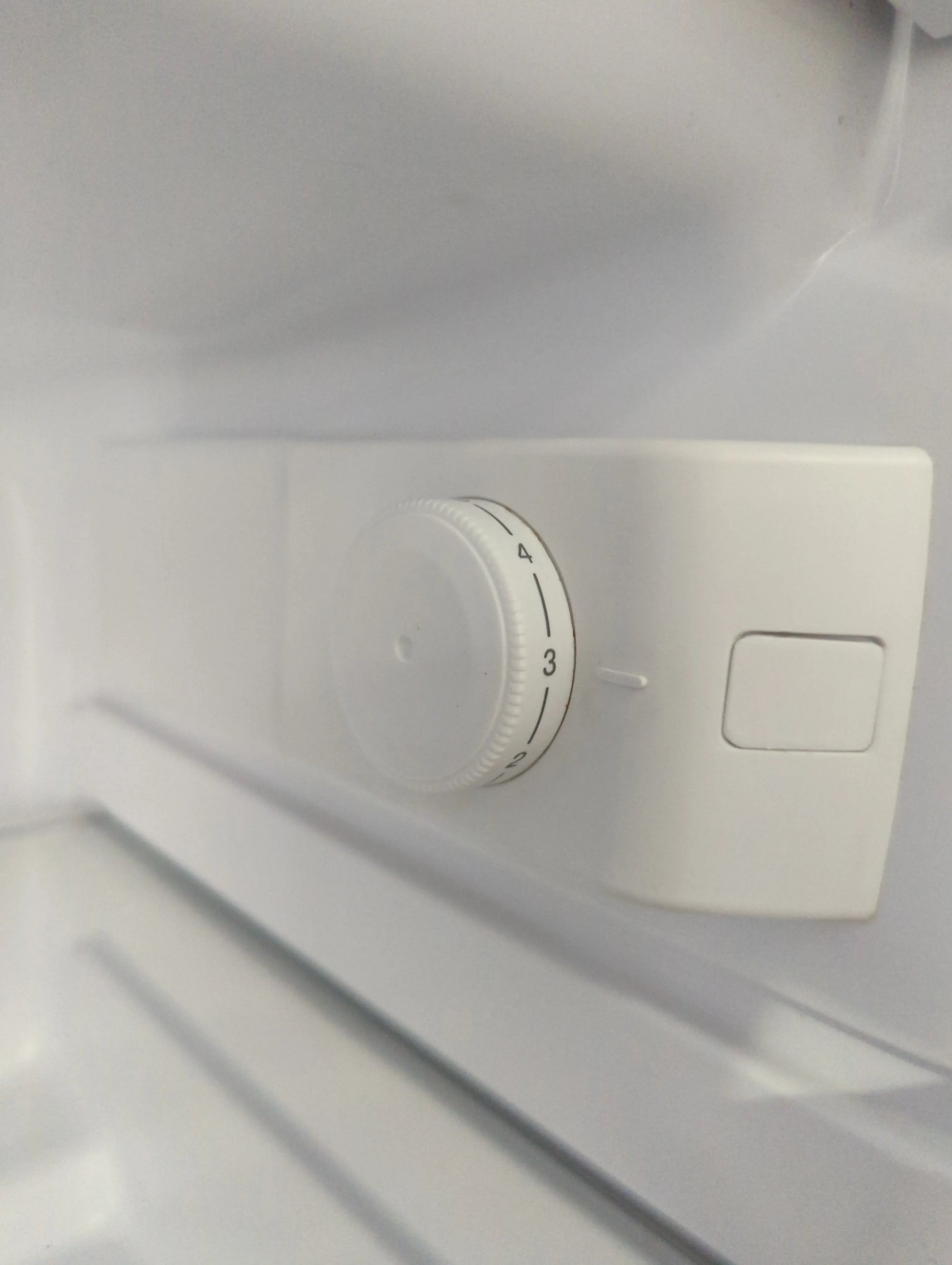Réfrigérateur Compact 102 L Reconditionné MOULINEX STUDIO MSTTR106WH